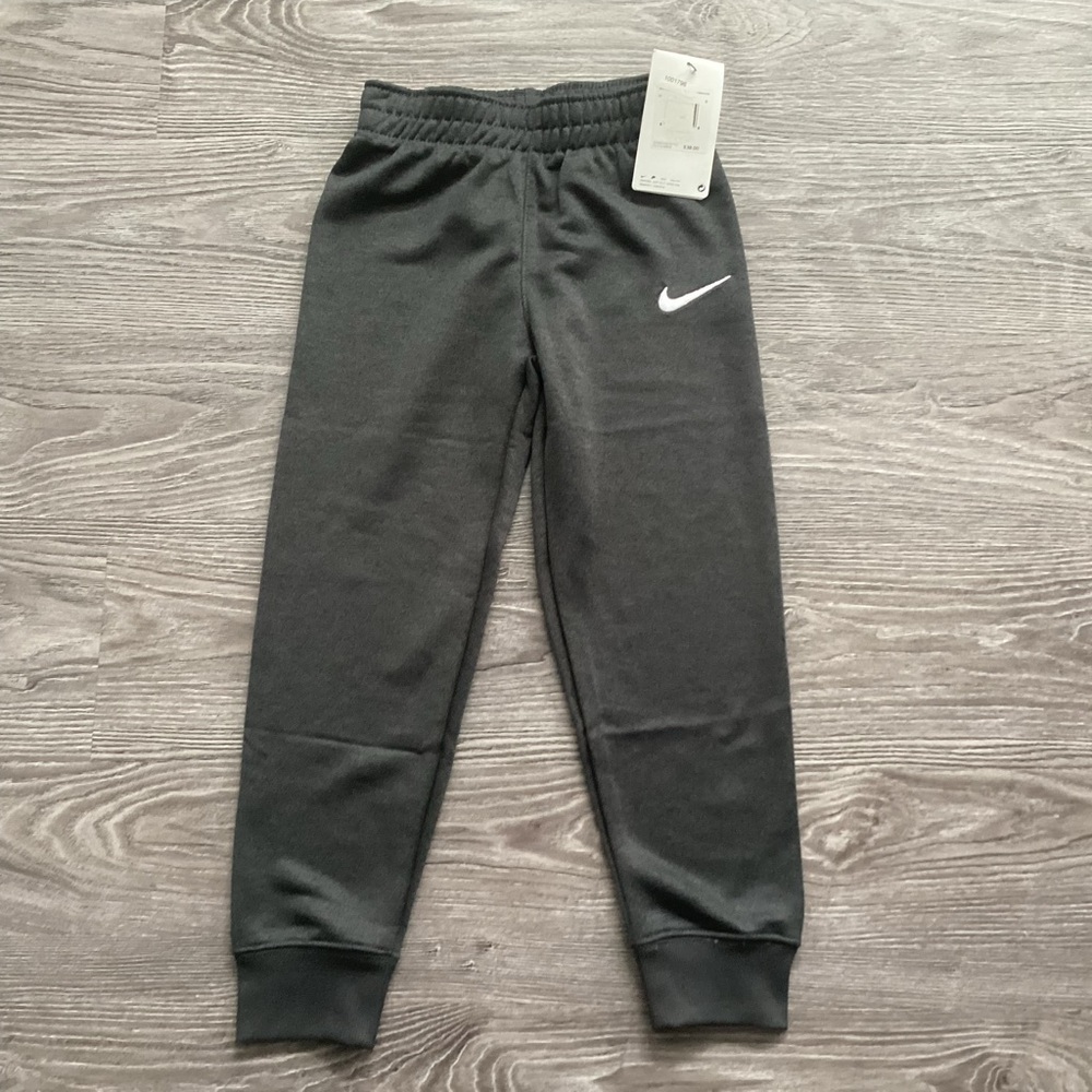 Boys Nike joggers sz6